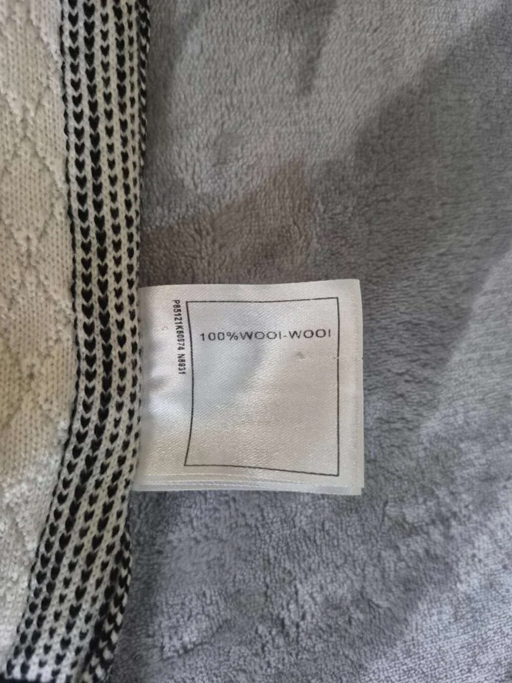 CHANEL 2024 Ivory Black Knit Sweater Top Beaded CC No. 5 Logo Size 40 New